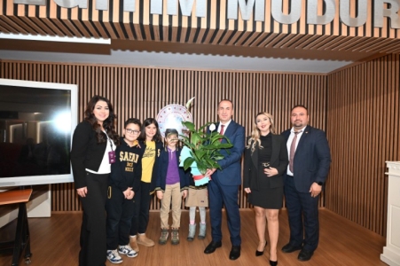  İl Milli Eğitim Müdürümüz Sayın Halil Yücel, Robot Takımımızdaki Öğretmen ve Öğrencilerimizi Tebrik Etti.