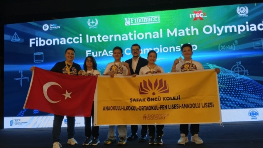 Fibonacci Uluslararası arası Matematik Olimpiyatlarında şehrimizi ve okulumuzu temsil eden öğrencilerimiz  Yağız Efe Türkay Dünya 2.si Halit Acar Dünya 3.sü olarak büyük başarı elde ettiler.  Aynı zamanda Mertcan Vidinlioğlu ve Ece Özenç ise Jüri Özel Ödülünü layık görülmüştür.