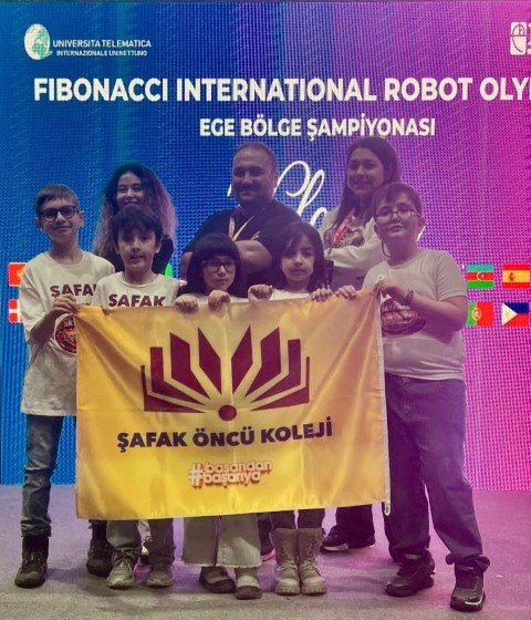 2025-2026 Fibonacci robot yarışmasında ilkokul bölge 3.lüğü