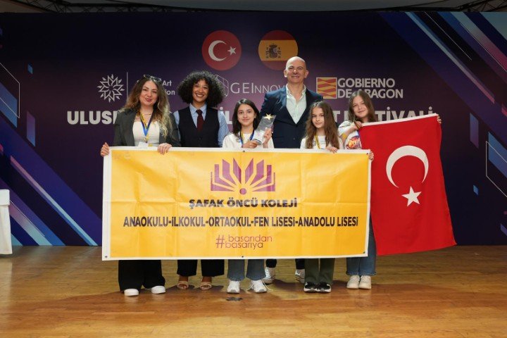 Okulumuz öğrencilerinden Uluslararası Sanat Festivalinde Büyük Başarı